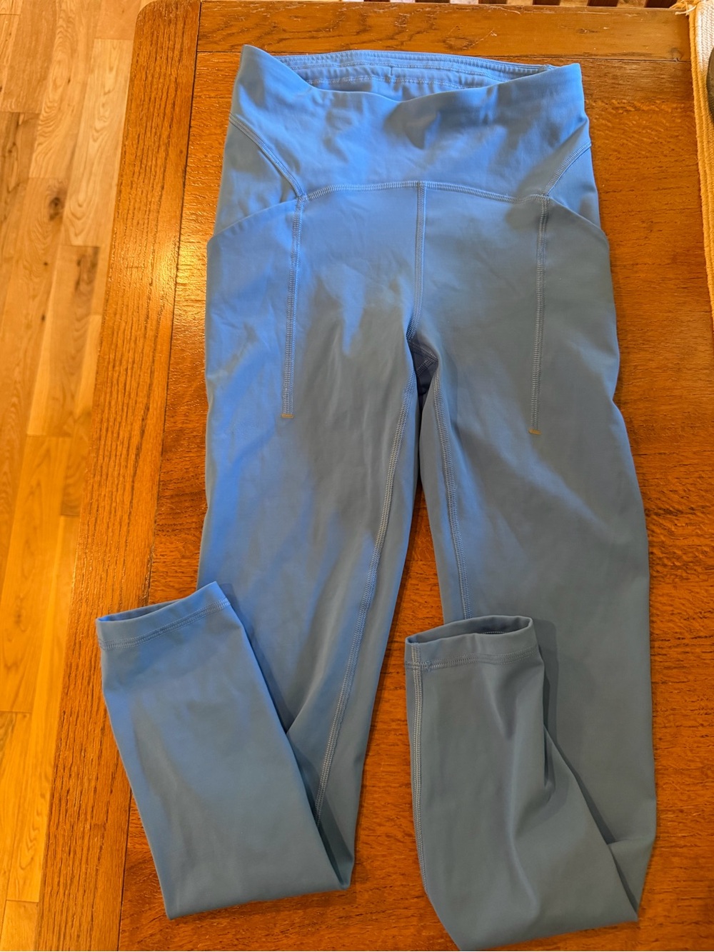 Lululemon Power Thru High-Rise Tight with pockets - size 4